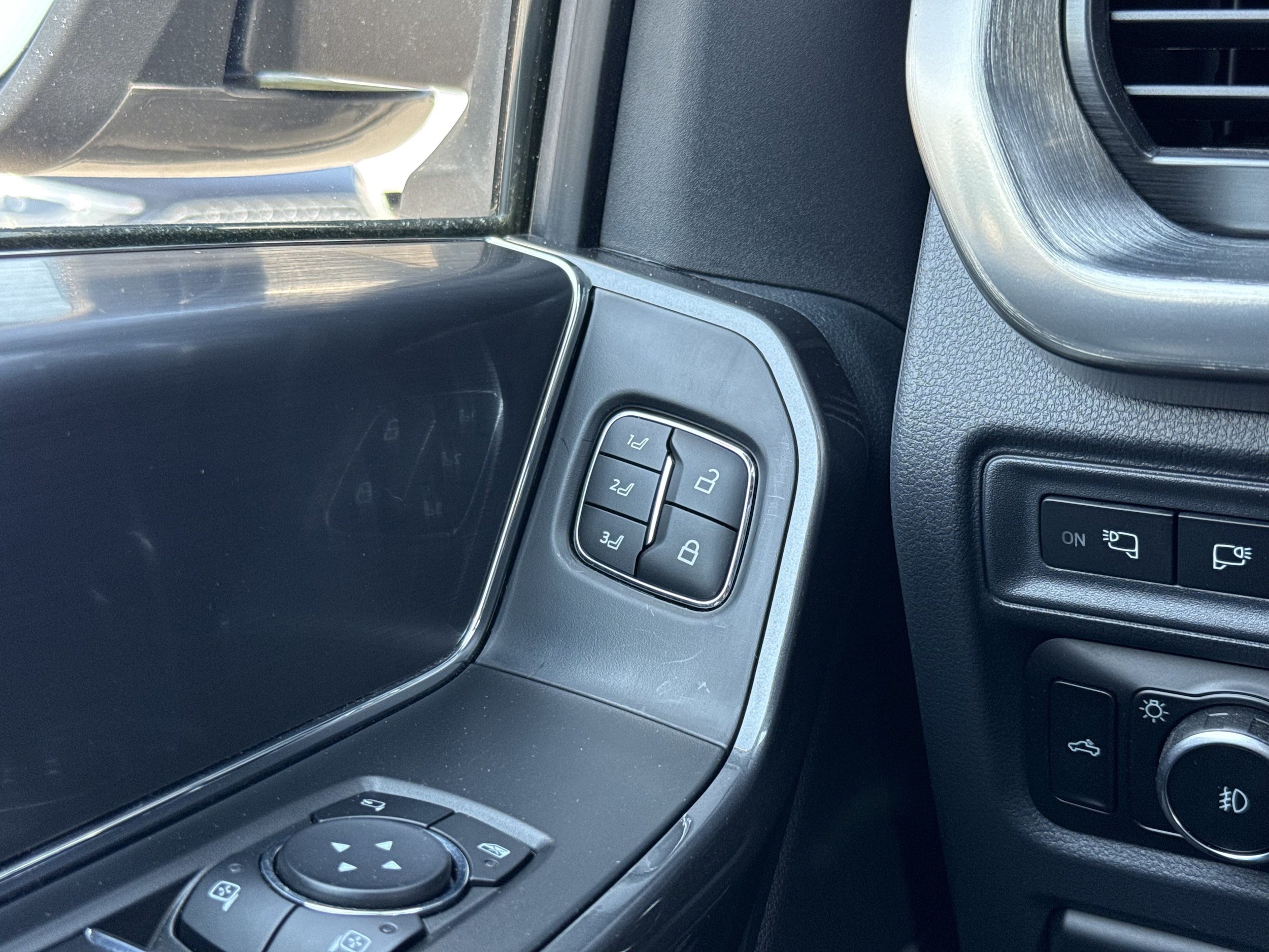 Used 2023 Ford F150 Lariat AWD/4WD image 28
