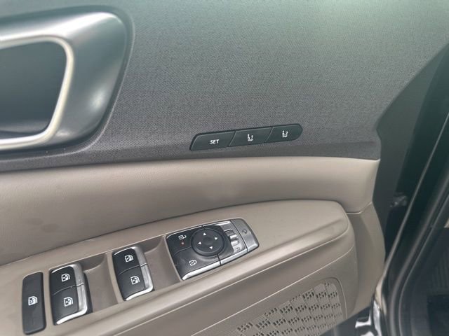 Used 2026 Kia Carnival EX image 15