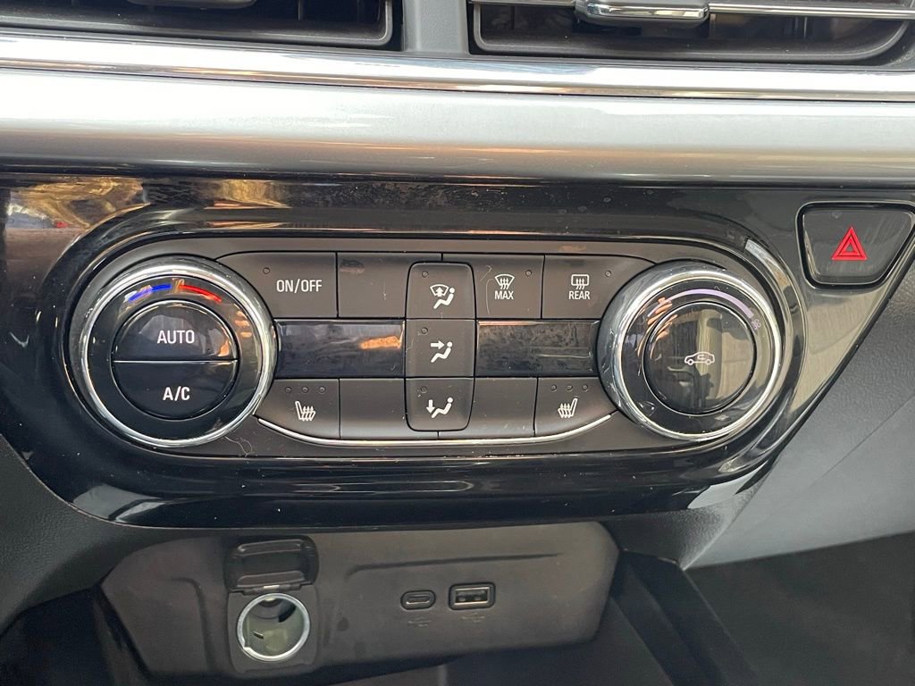 Certified 2025 Chevrolet Trax LT w/ LT Convenience Package image 32