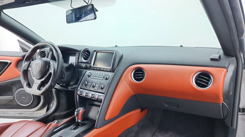 Used 2015 Nissan GT-R Premium image 26