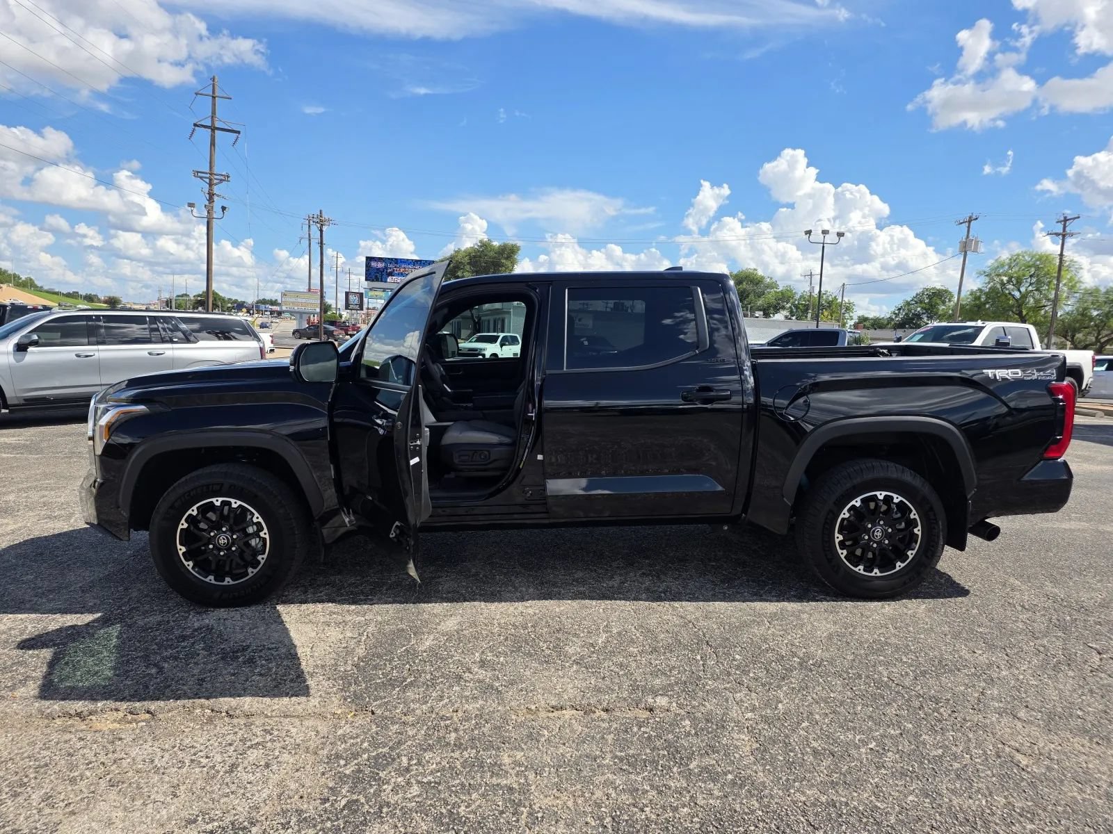 Used 2025 Toyota Tundra SR5 w/ TRD Off-Road Premium Package AWD/4WD image 9