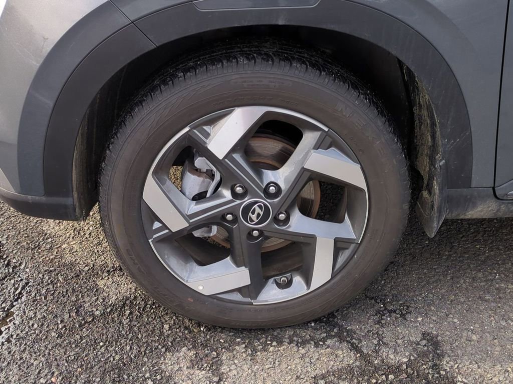 Certified 2025 Hyundai Venue Limited FWD image 9