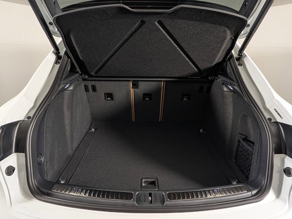 New 2026 Porsche Macan image 17