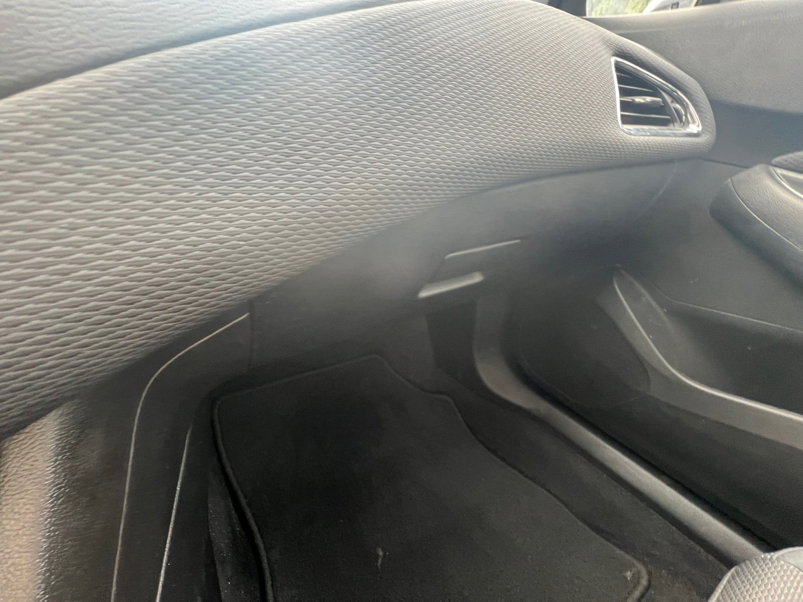 Used 2019 Chevrolet Cruze LT image 20