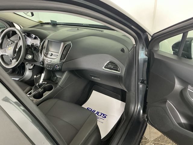Used 2018 Chevrolet Cruze LT FWD image 11