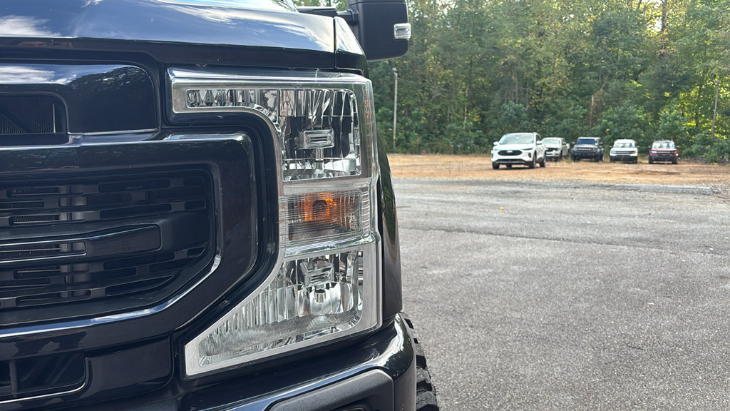 Used 2022 Ford F250 XLT w/ Black Appearance Package AWD/4WD image 9