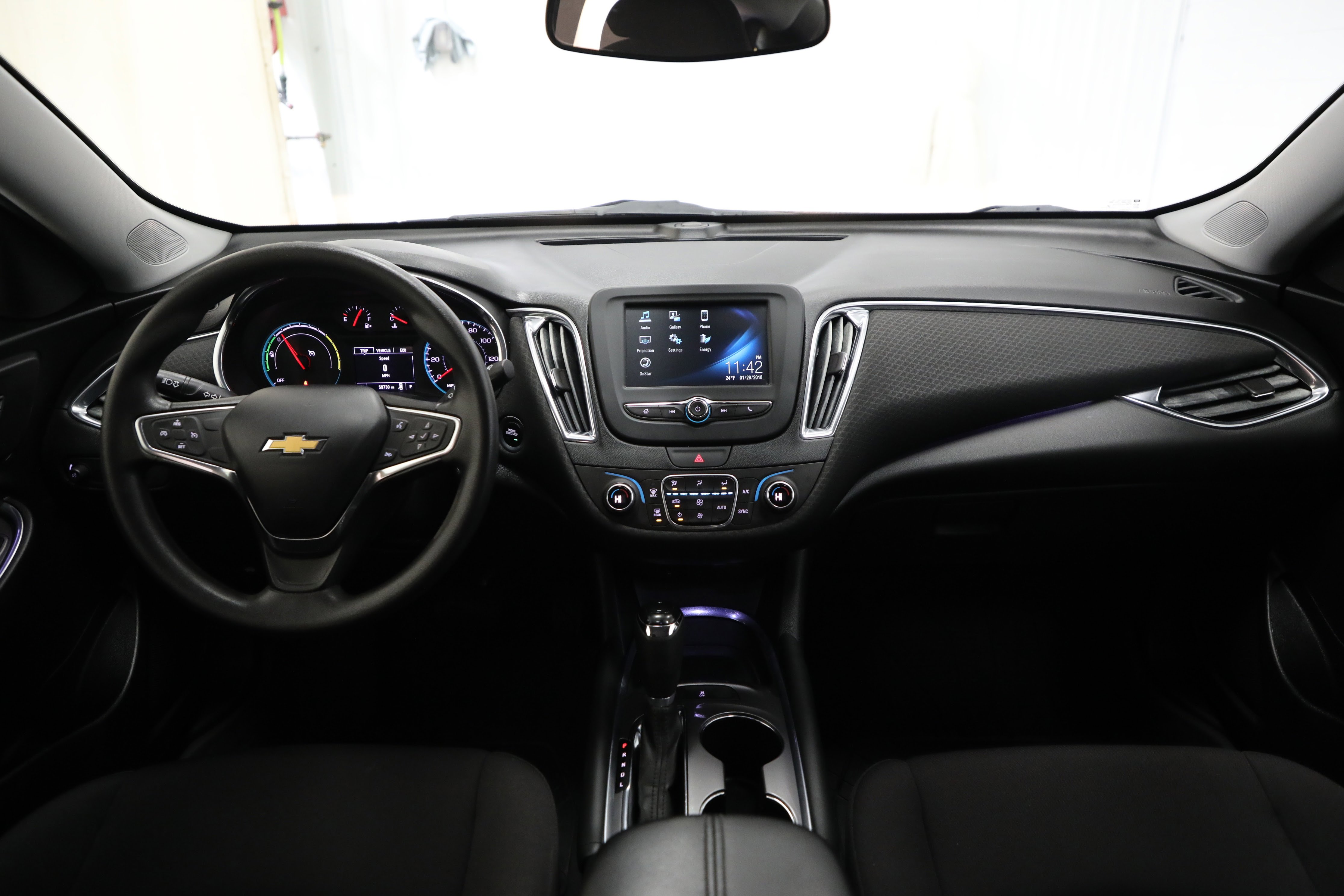 Used 2018 Chevrolet Malibu Hybrid image 2