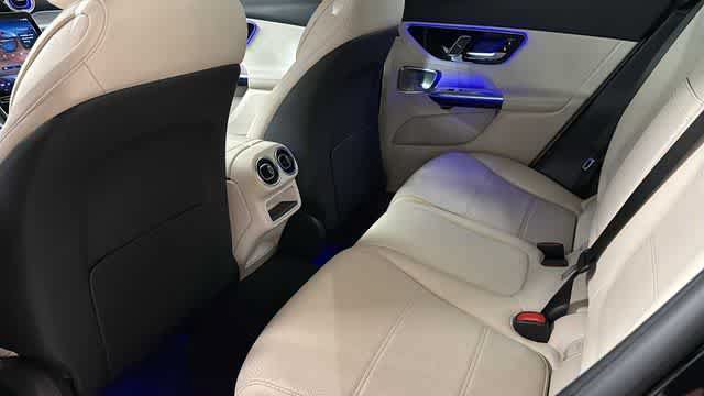 Used 2025 Mercedes-Benz GLC 300 4MATIC image 30