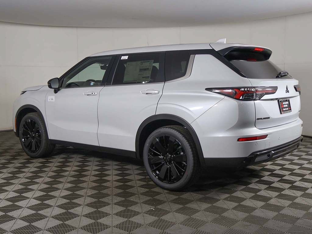 New 2026 Mitsubishi Outlander LE FWD image 9