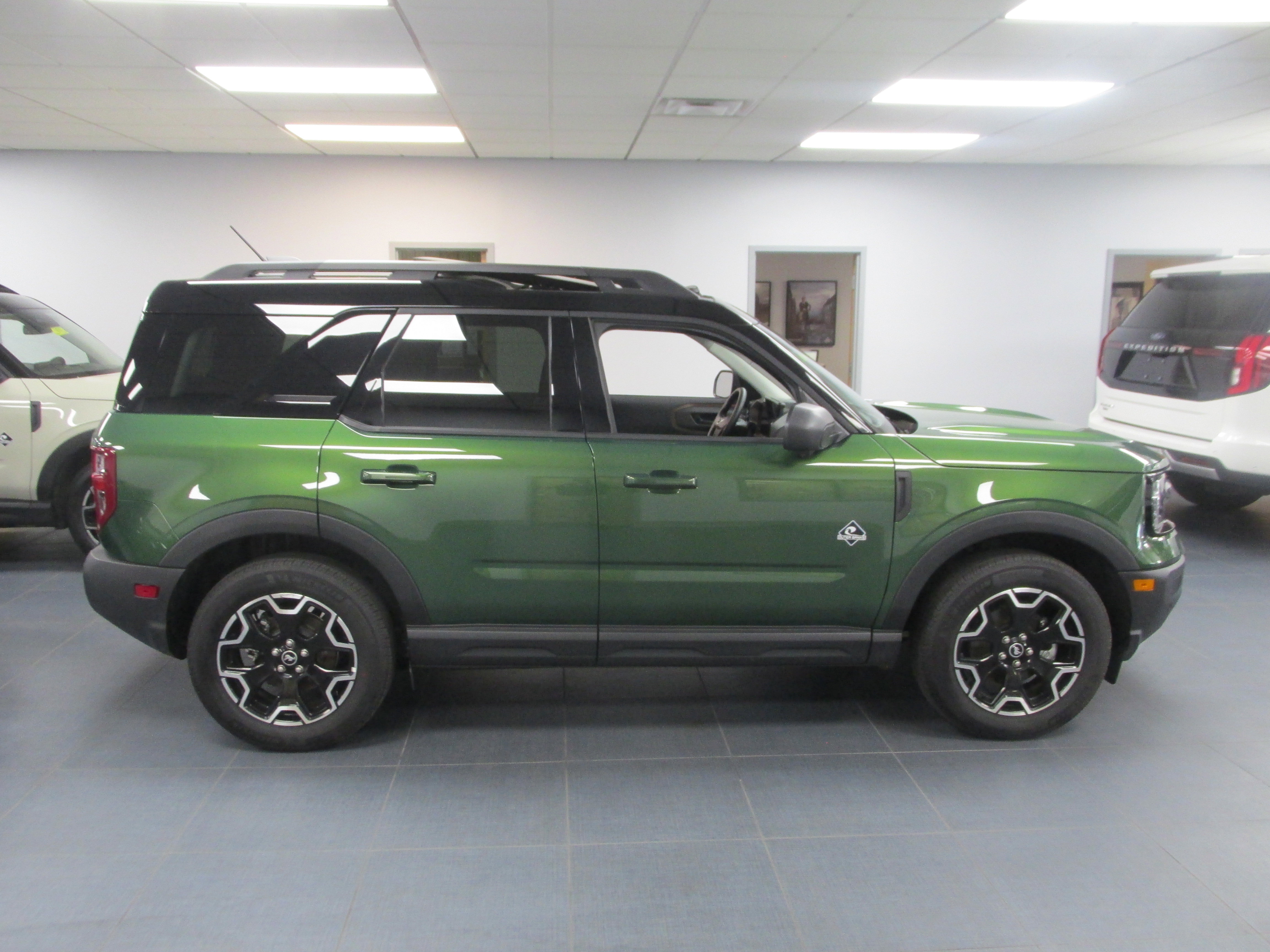 Used 2025 Ford Bronco Sport Outer Banks w/ Outer Banks Tech Package+ AWD/4WD image 4