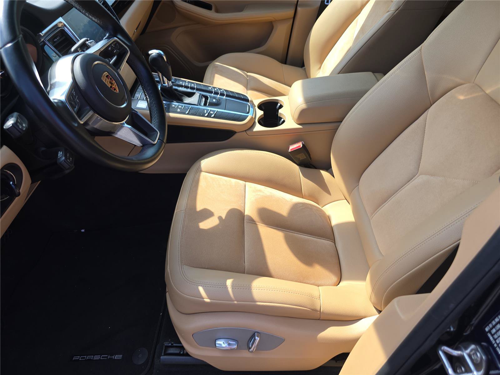 Used 2018 Porsche Macan AWD/4WD image 21