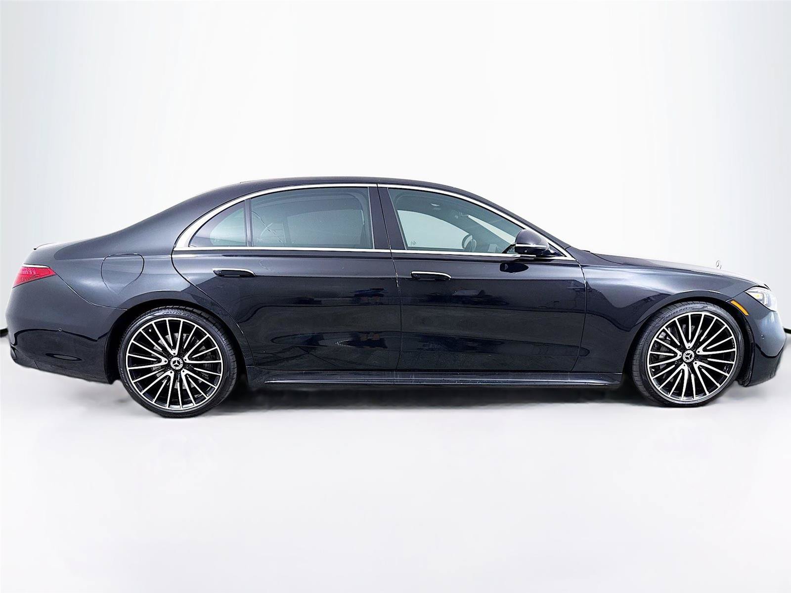 Used 2022 Mercedes-Benz S 500 4MATIC w/ AMG Line Package image 37