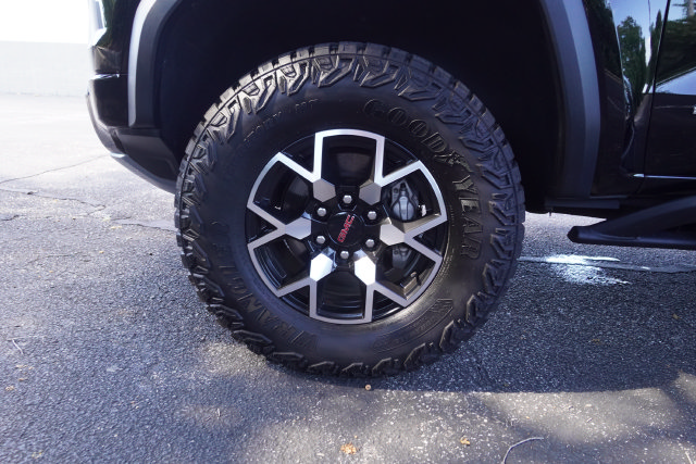 Used 2024 GMC Canyon AT4X AWD/4WD image 36