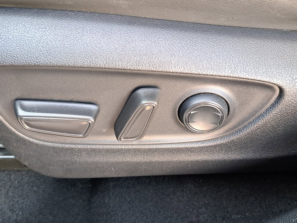 Used 2022 Toyota RAV4 XLE Premium image 27