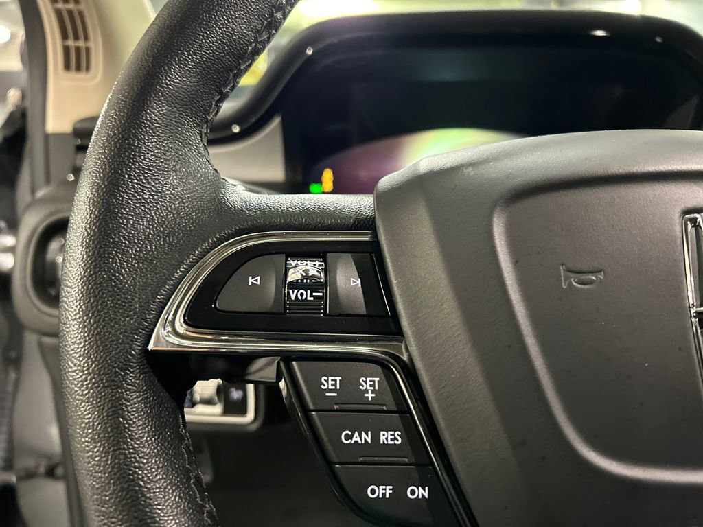 Used 2022 Lincoln Nautilus AWD w/ Premium Package image 13