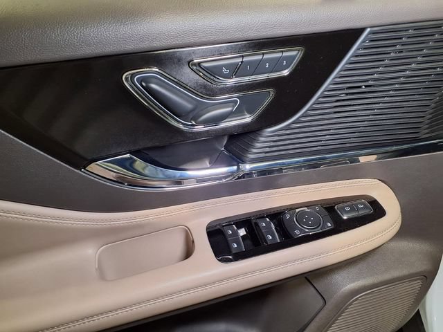 Used 2022 Lincoln Corsair FWD w/ Equipment Group 101A image 19
