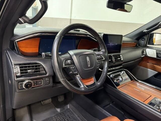 Used 2019 Lincoln Navigator L Reserve AWD/4WD image 13