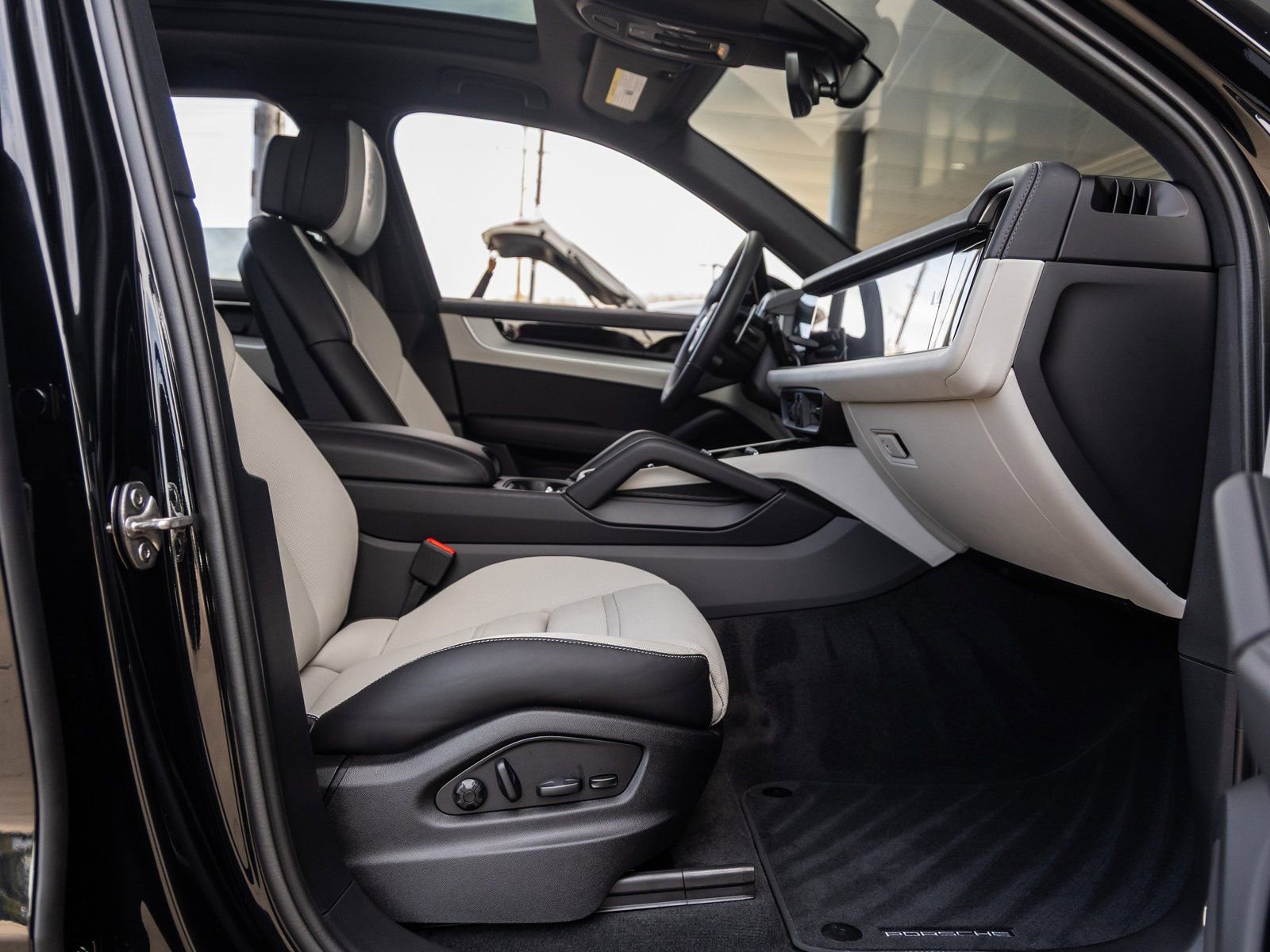 New 2026 Porsche Cayenne image 43