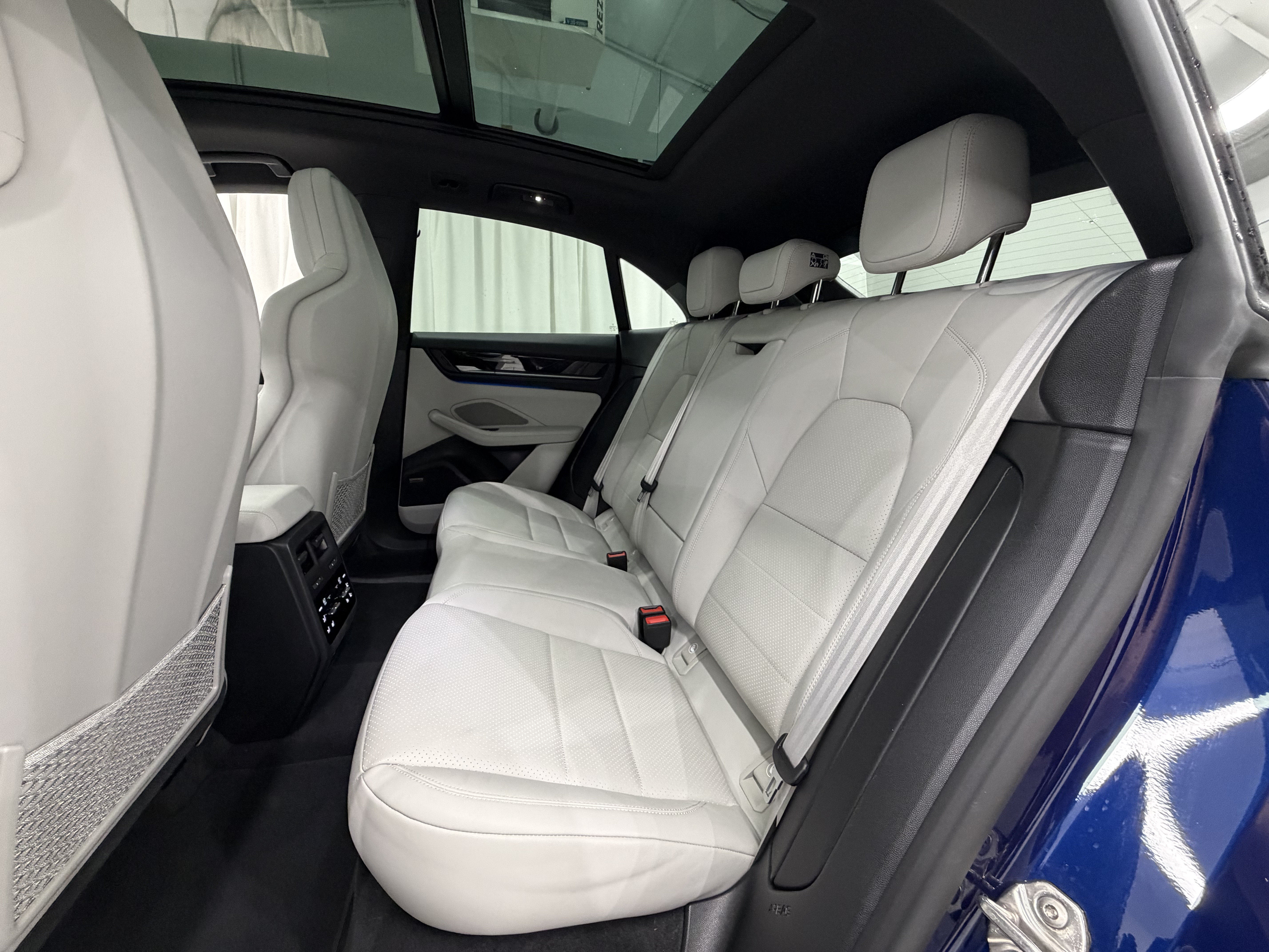 Certified 2025 Porsche Macan 4 Electric AWD/4WD image 20