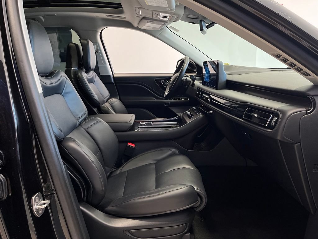 Used 2026 Lincoln Aviator Reserve AWD/4WD image 32