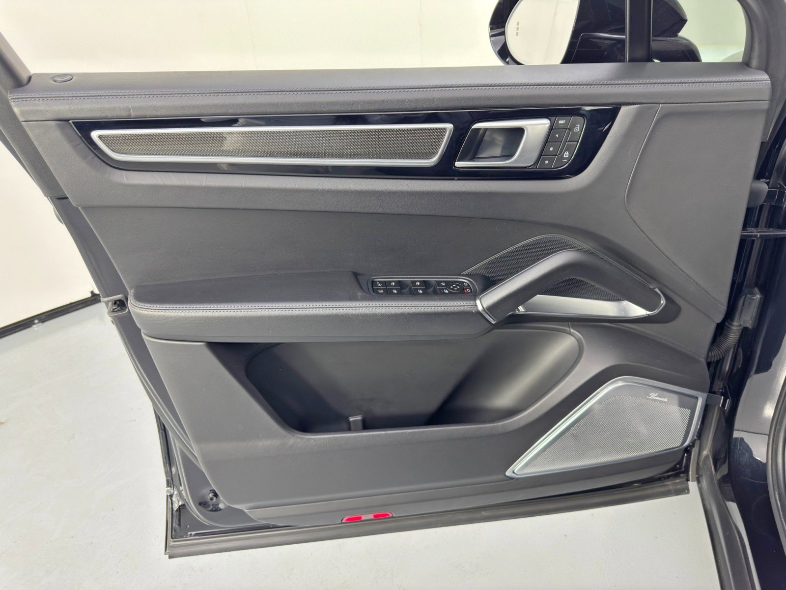 Used 2022 Porsche Cayenne Turbo S image 46