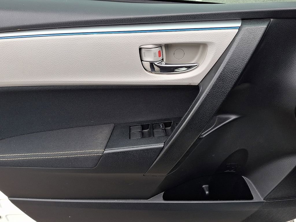 Used 2016 Toyota Corolla LE FWD image 12
