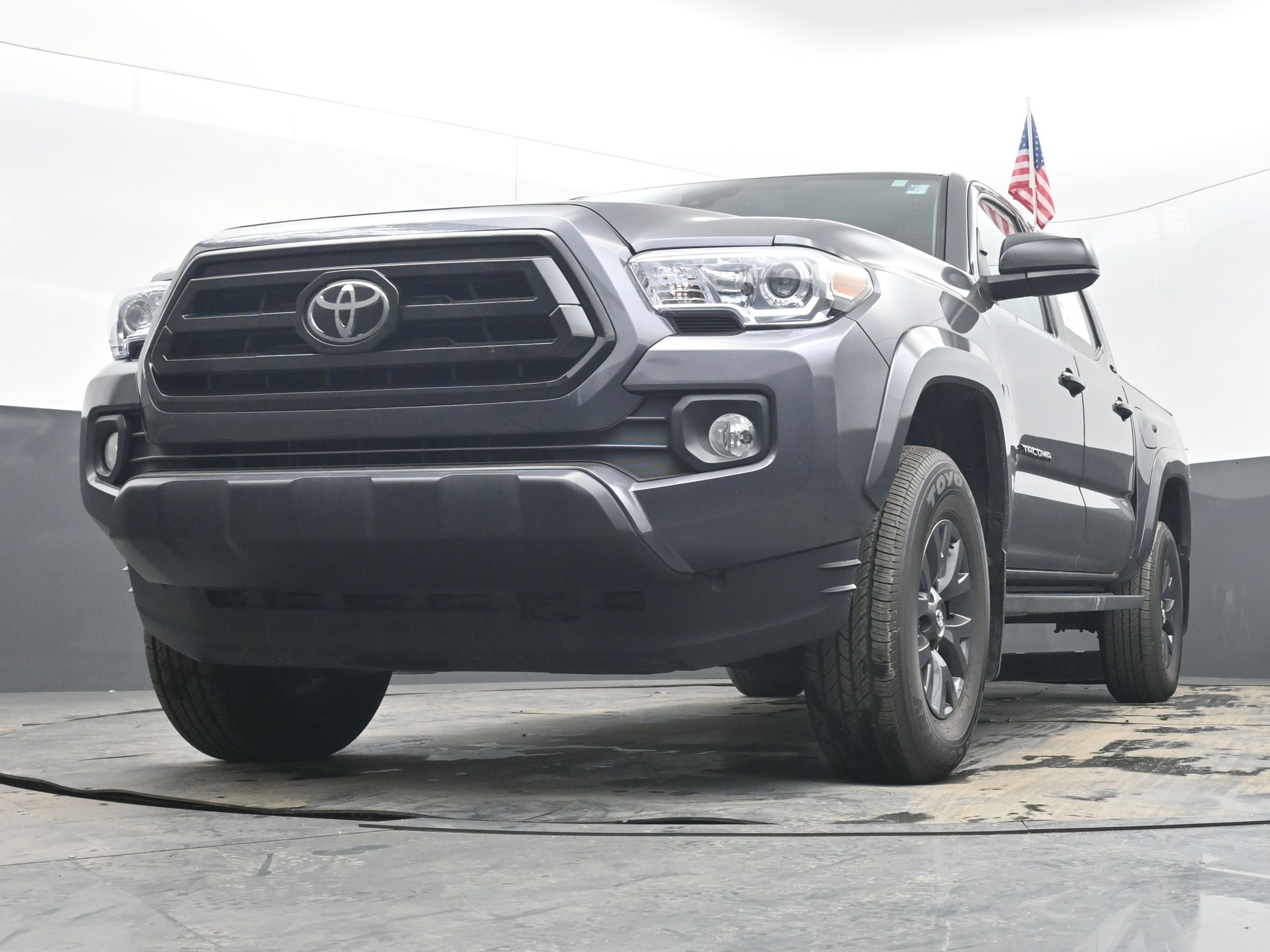 Used 2022 Toyota Tacoma SR5 w/ SR5 Appearance Package (SM) image 24