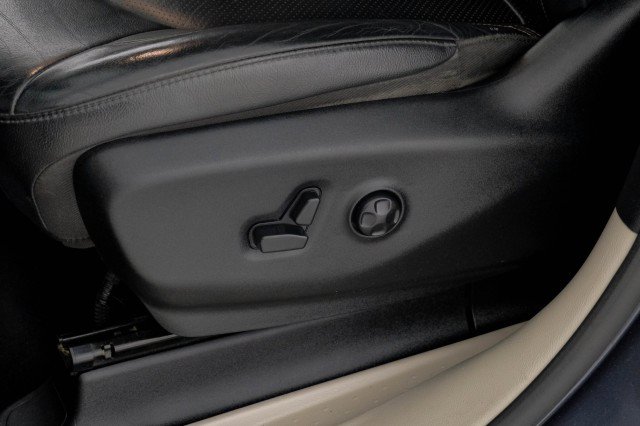 Used 2019 Chrysler Pacifica Touring-L FWD image 39