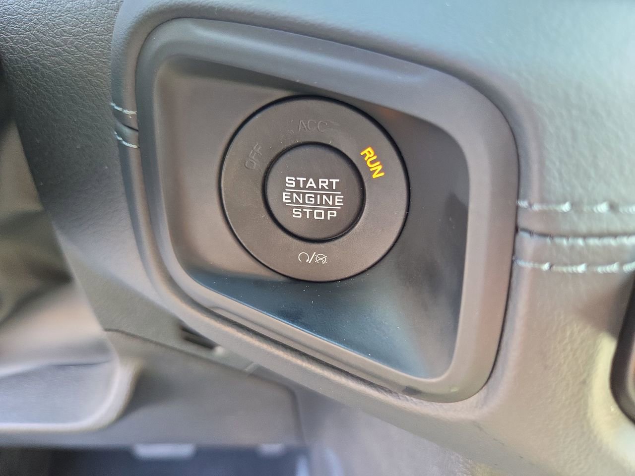 Used 2025 Jeep Wrangler Unlimited Sahara AWD/4WD image 27