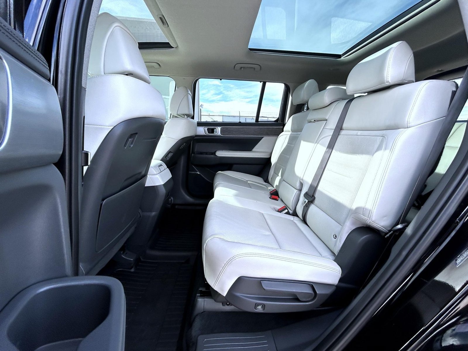 Used 2024 Hyundai Santa Fe Limited FWD image 20