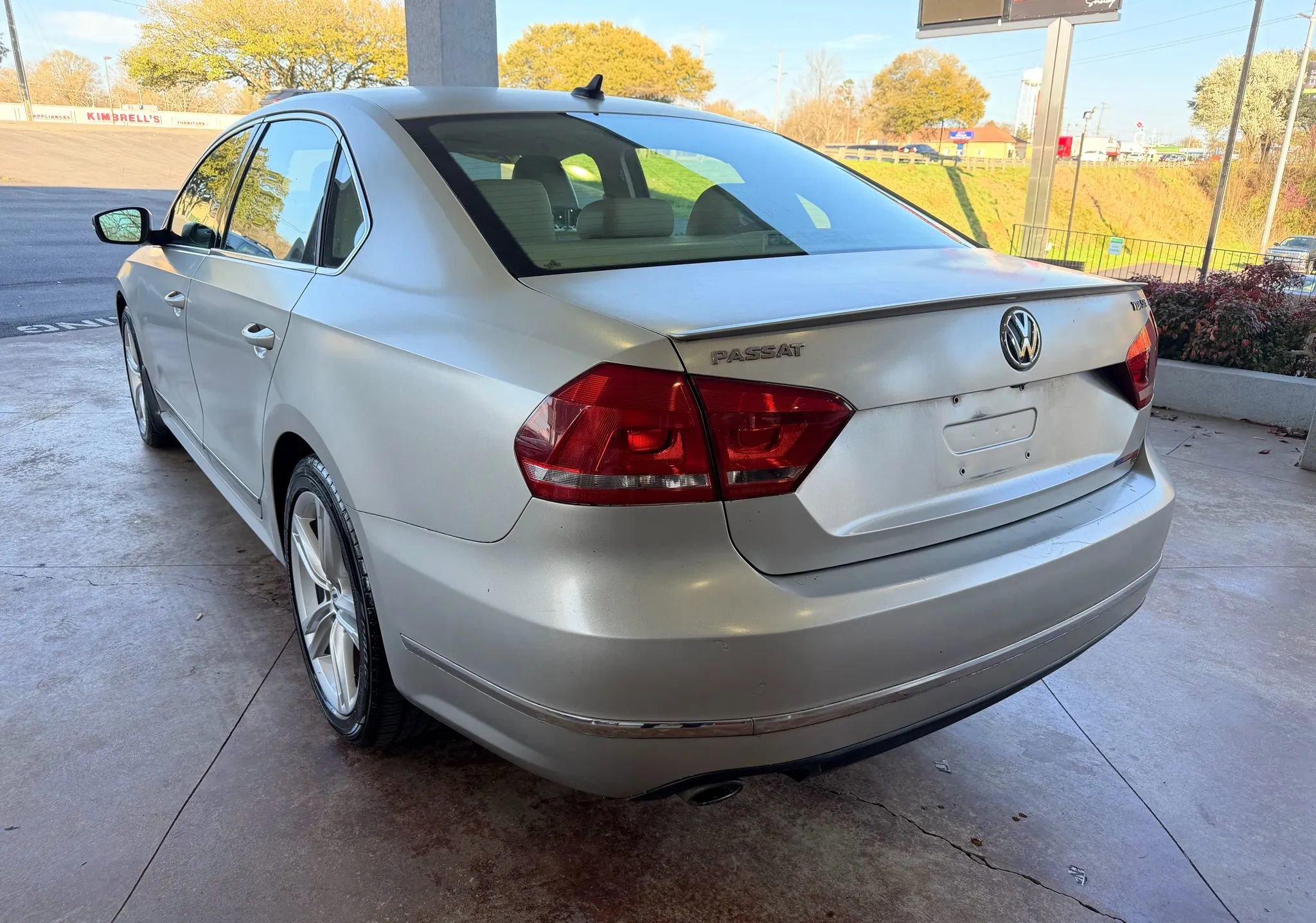 Used 2014 Volkswagen Passat TDI SEL Premium image 4