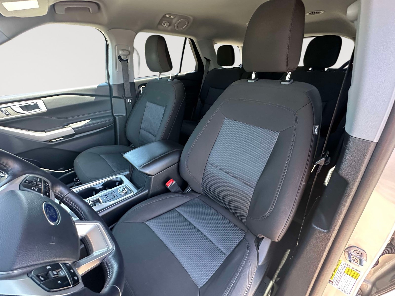 Used 2023 Ford Explorer XLT AWD/4WD image 17