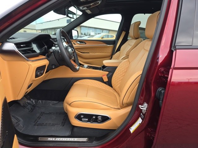 Used 2024 Jeep Grand Cherokee L Summit image 17