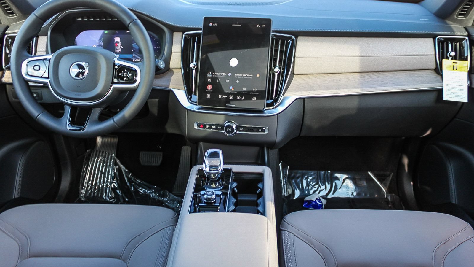 New 2026 Volvo XC90 T8 Plus w/ Protection Package Premier AWD/4WD image 15