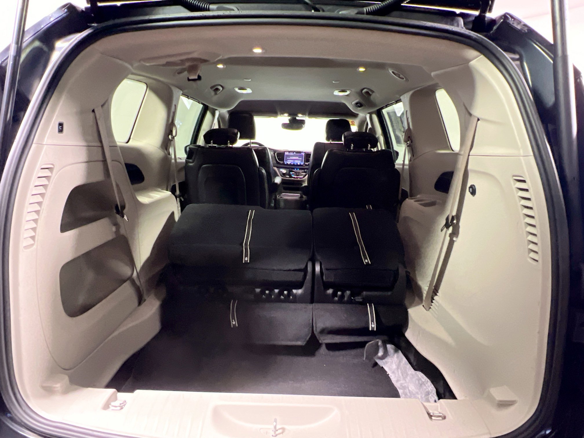 Used 2023 Chrysler Pacifica Touring-L FWD image 34