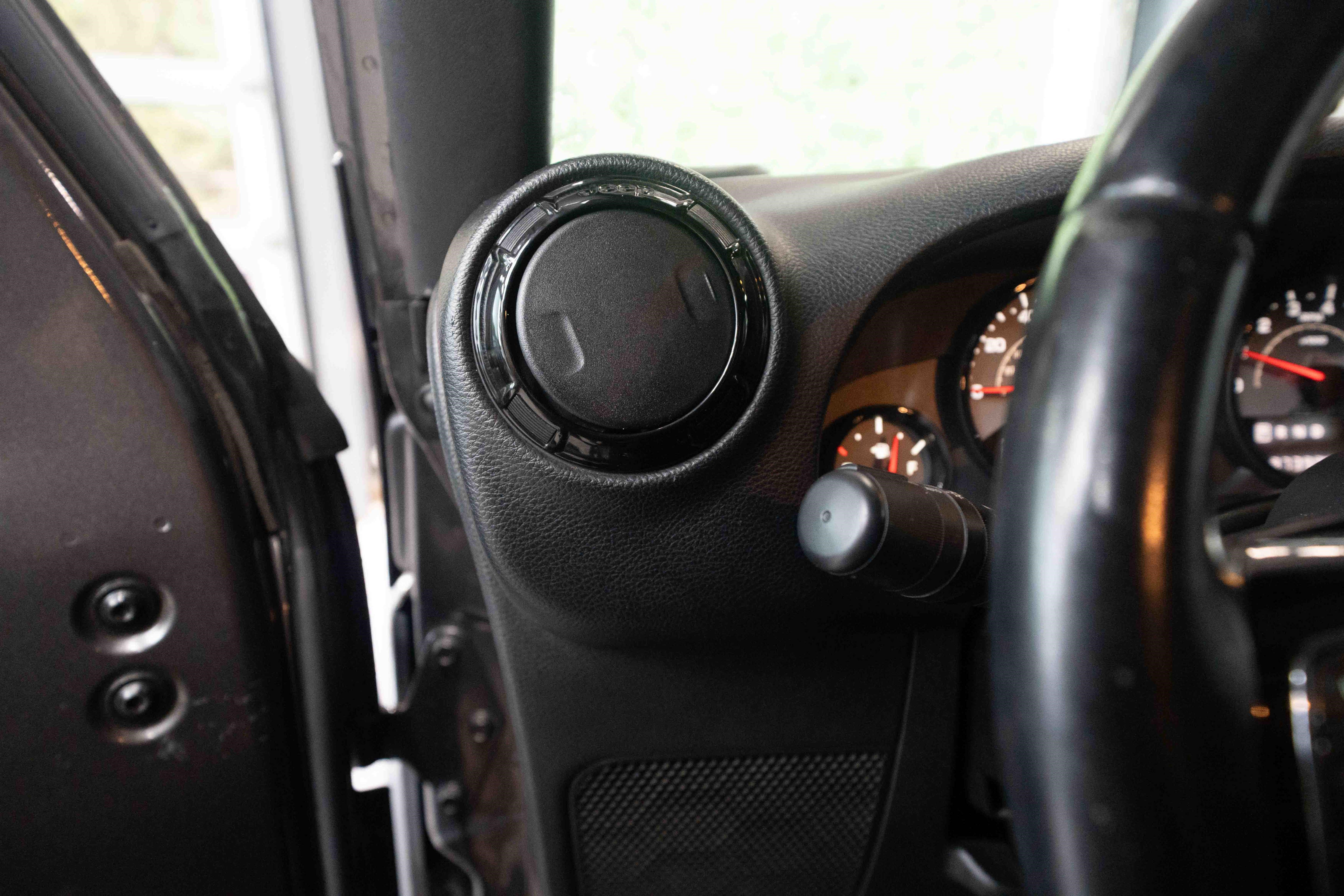 Used 2016 Jeep Wrangler Unlimited Sahara AWD/4WD image 11