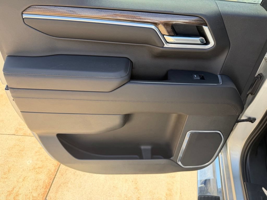 Used 2022 Chevrolet Silverado 1500 LT AWD/4WD image 9