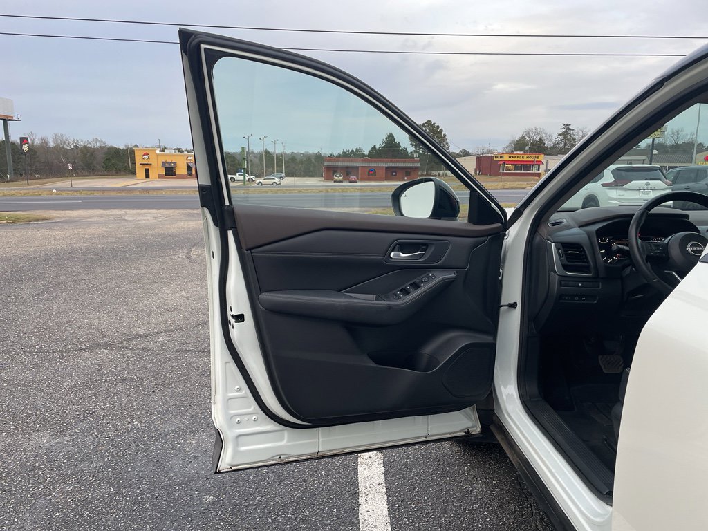 Certified 2023 Nissan Rogue SV w/ SV Premium B Package image 8