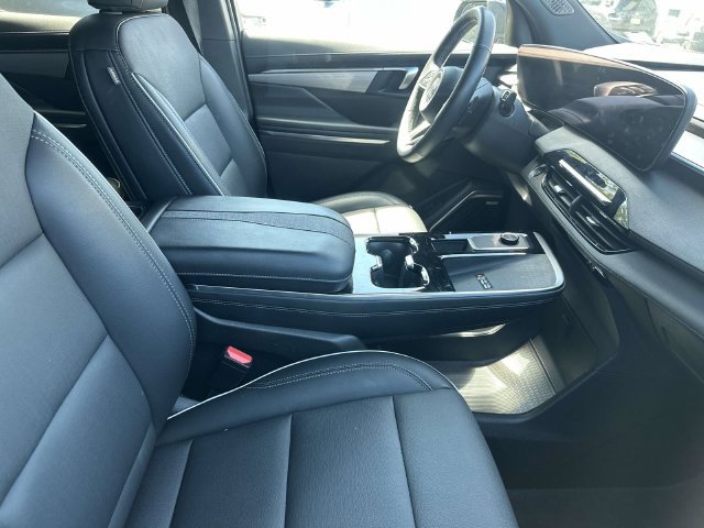 Used 2025 Buick Enclave Preferred FWD image 14