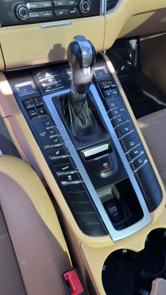 Used 2017 Porsche Macan AWD/4WD image 21