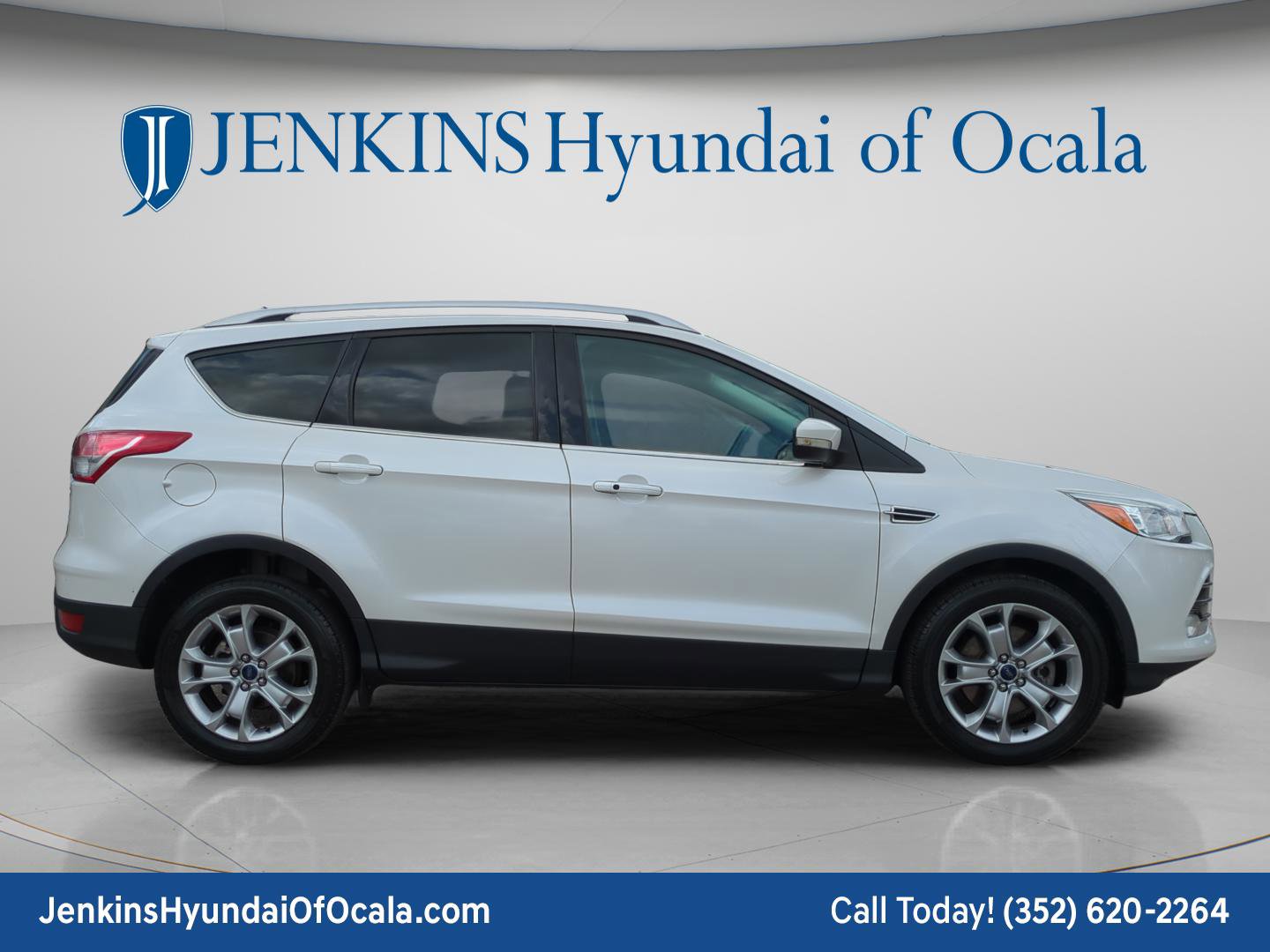 Used 2016 Ford Escape Titanium FWD image 2
