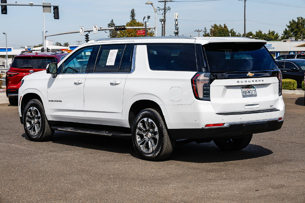 Used 2026 Chevrolet Suburban LT w/ Comfort Package AWD/4WD image 2