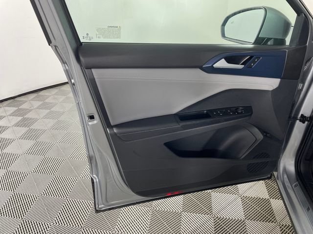 Used 2024 Volkswagen Taos SE AWD/4WD image 17