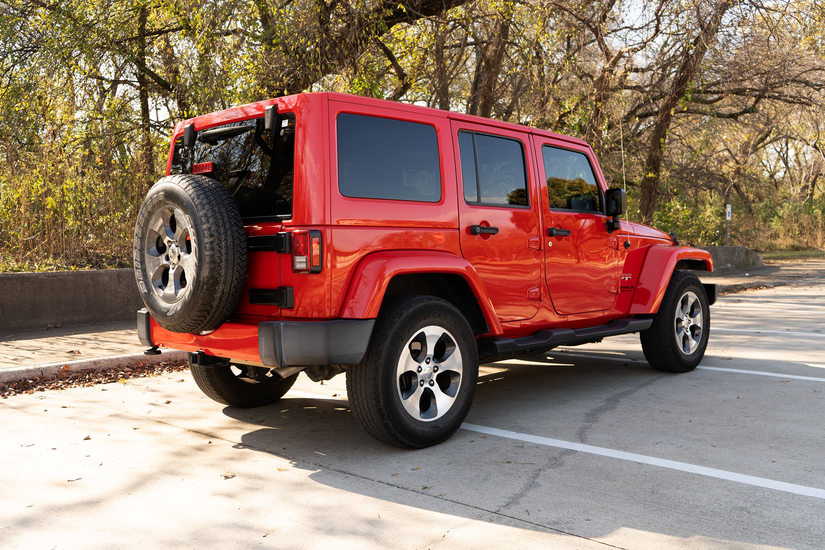 Used 2017 Jeep Wrangler Unlimited Sahara w/ Max Tow Package image 9