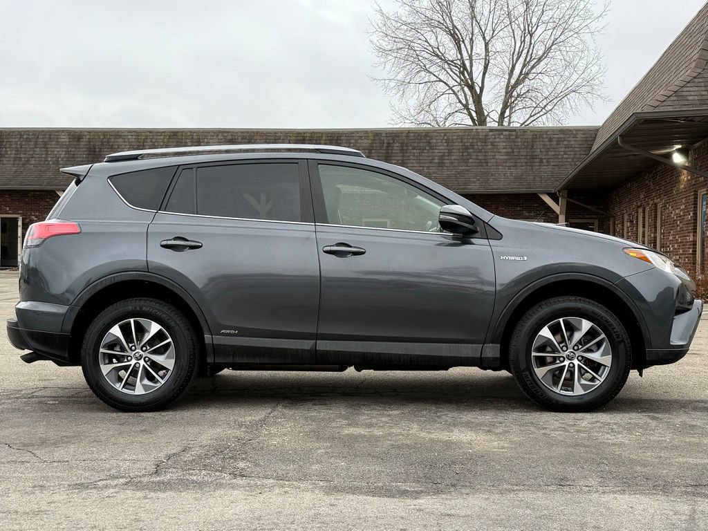 Used 2018 Toyota RAV4 XLE image 7