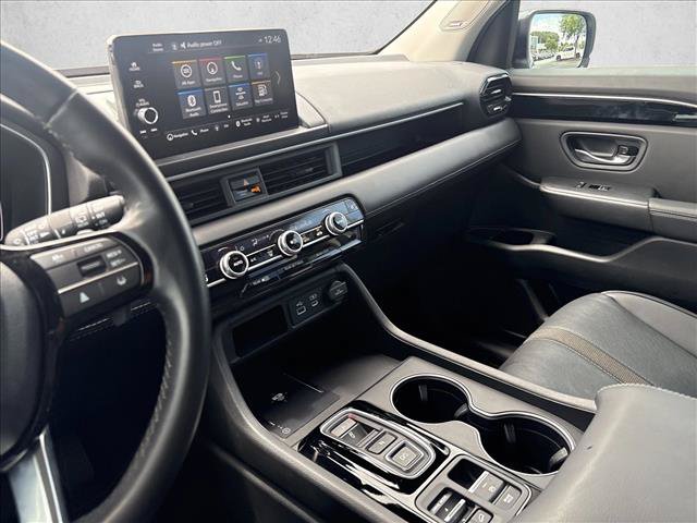 Used 2025 Honda Pilot Touring image 16