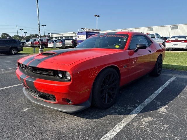 Used 2016 Dodge Challenger SRT RWD image 1