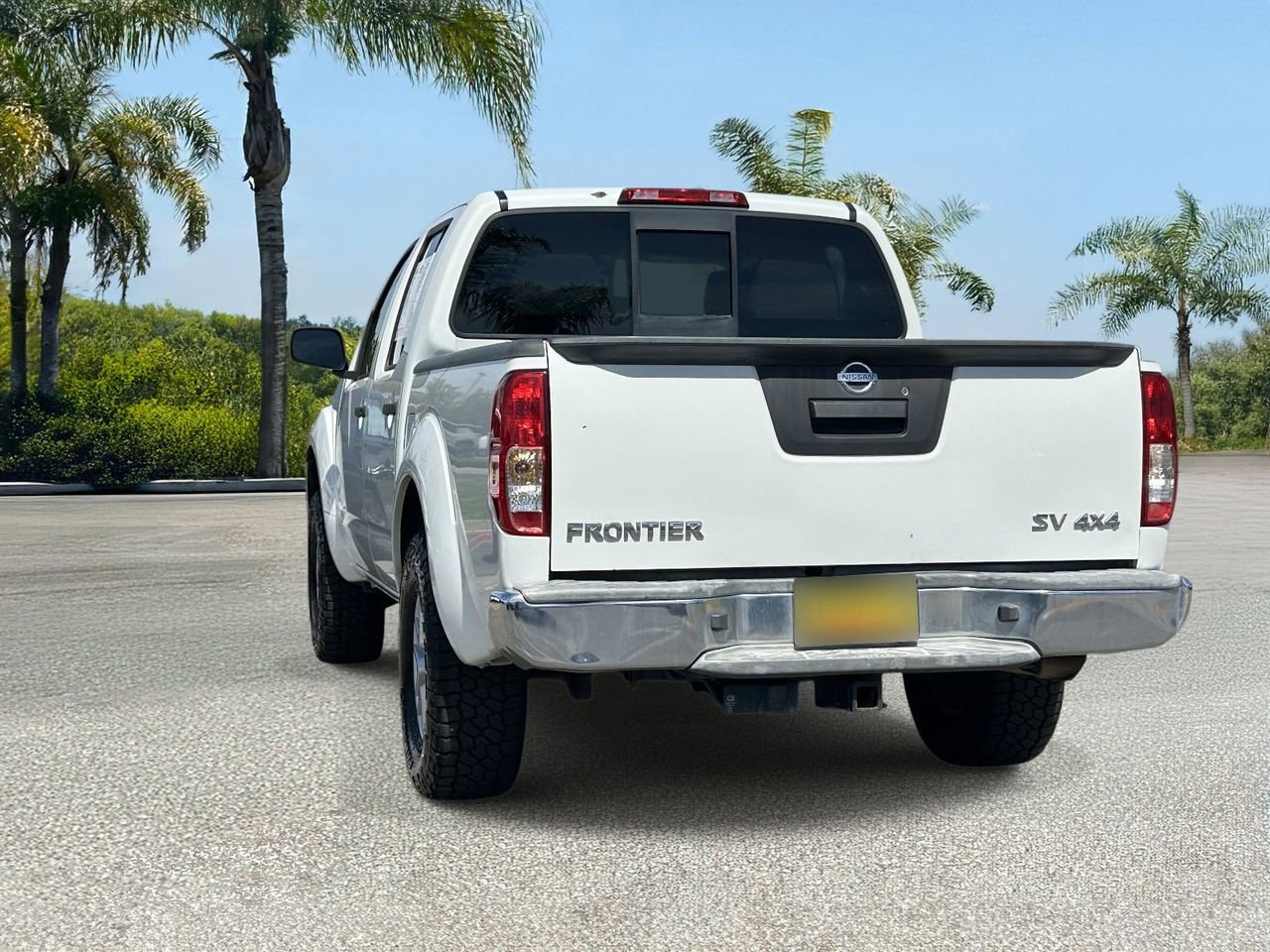 Used 2016 Nissan Frontier SV image 4