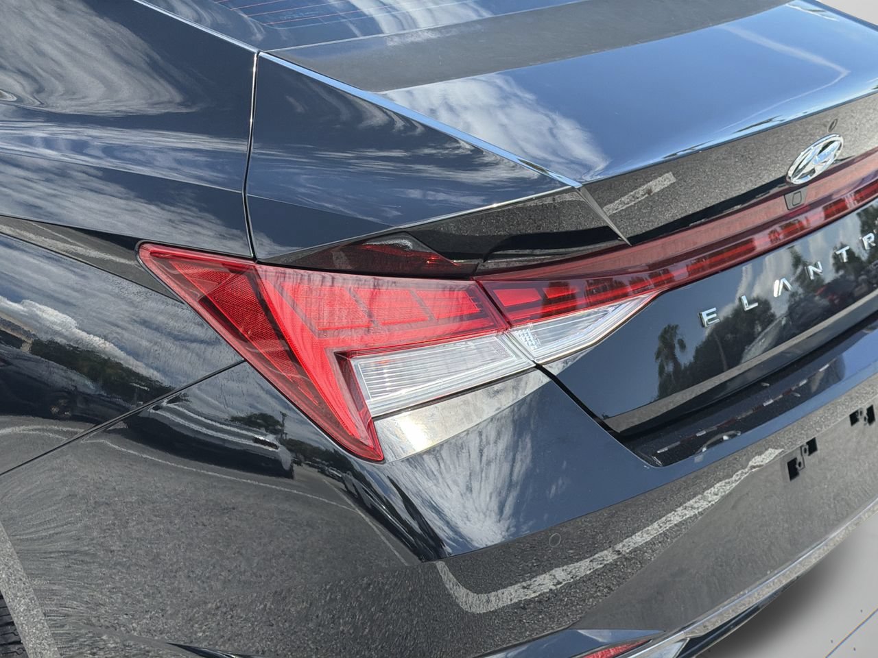 Used 2023 Hyundai Elantra Limited FWD image 7