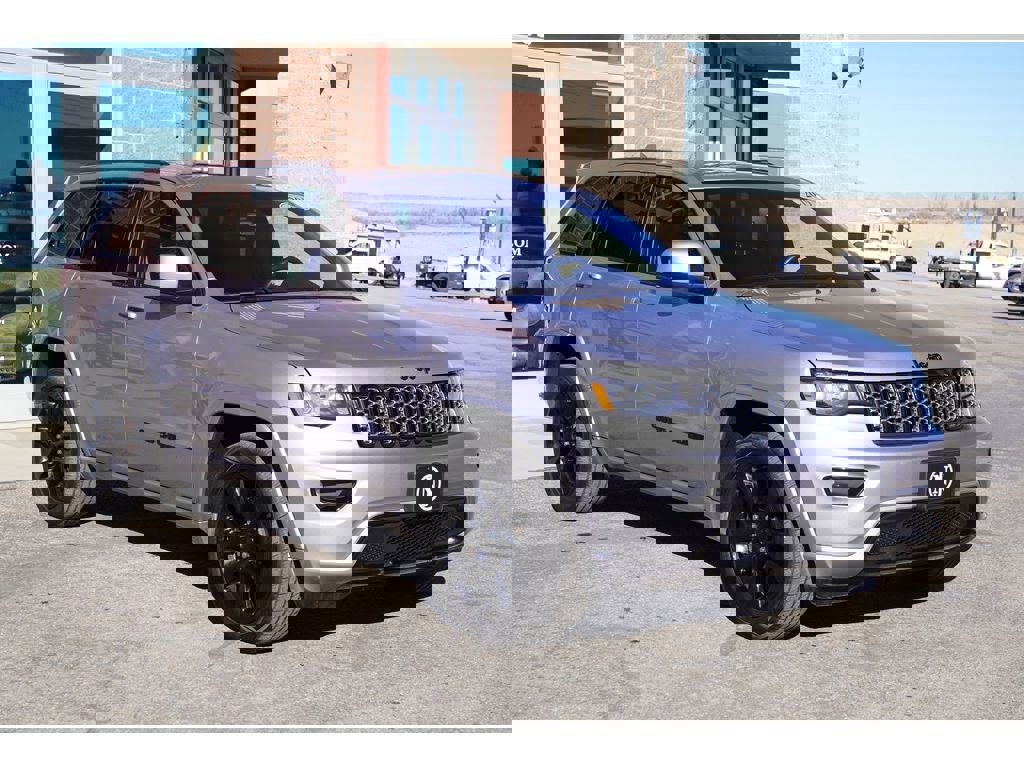 Used 2019 Jeep Grand Cherokee Altitude image 3